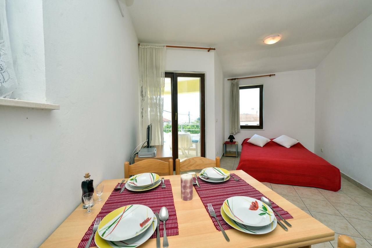 Apartments Ana Petrcane Exterior photo